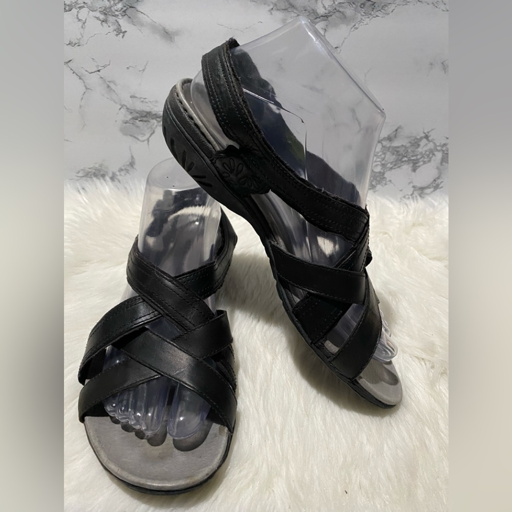 Merrell Sandals - Picture 2 of 6